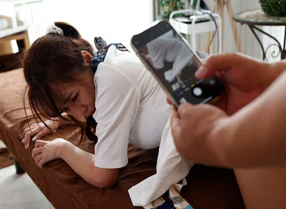 Trong lúc triệt lông mất kiểm soát đè ra chịch